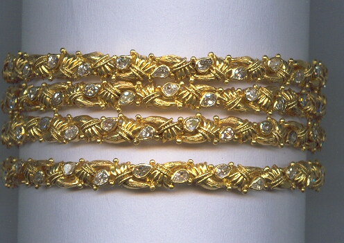 GOLD BANGLE DESIGNER EXCLUSIVE