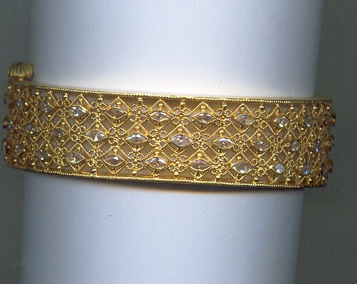 GOLD BANGLE DESIGNER EXCLUSIVE