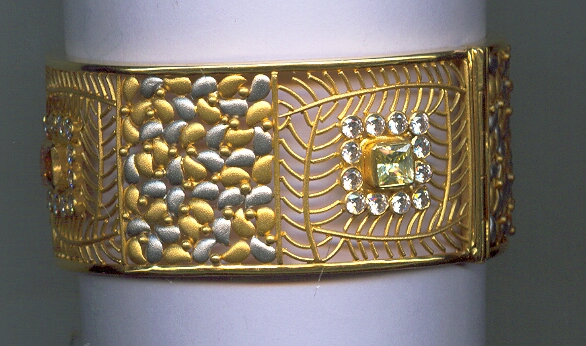 GOLD BANGLE DESIGNER EXCLUSIVE