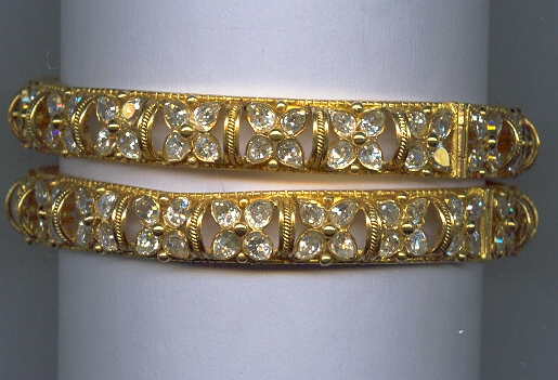 GOLD BANGLE DESIGNER EXCLUSIVE