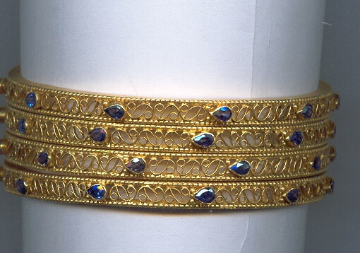 GOLD BANGLE DESIGNER EXCLUSIVE