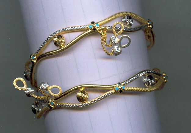 GOLD BANGLE DESIGNER EXCLUSIVE