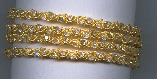 GOLD BANGLE DESIGNER EXCLUSIVE
