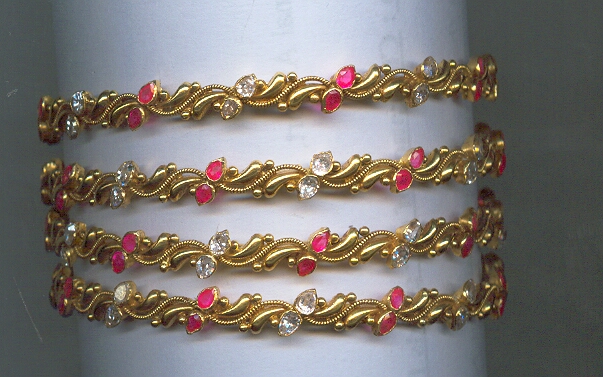 GOLD BANGLE DESIGNER EXCLUSIVE