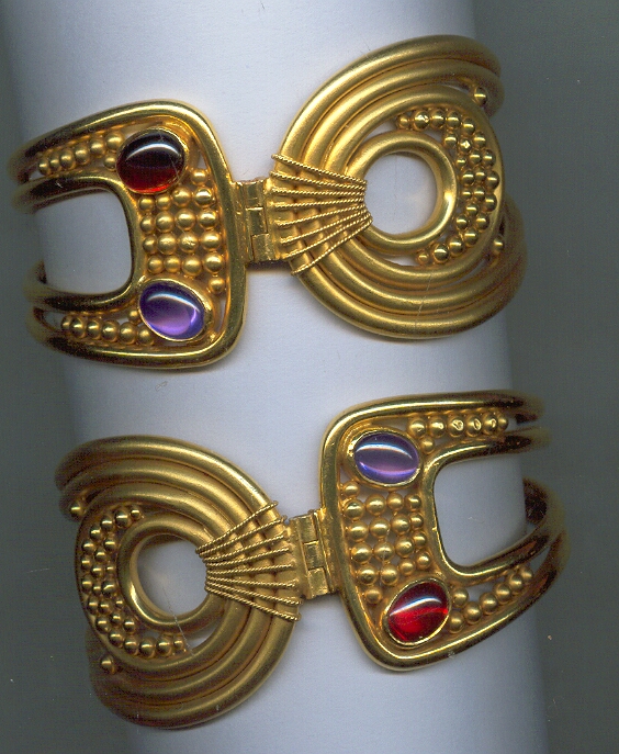 GOLD BANGLE DESIGNER EXCLUSIVE