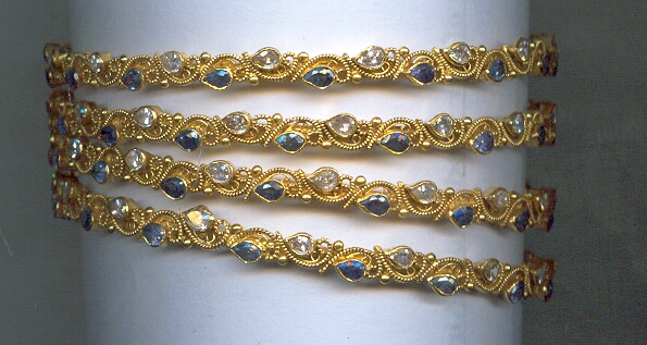 GOLD BANGLE DESIGNER EXCLUSIVE