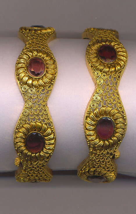 GOLD BANGLE DESIGNER EXCLUSIVE