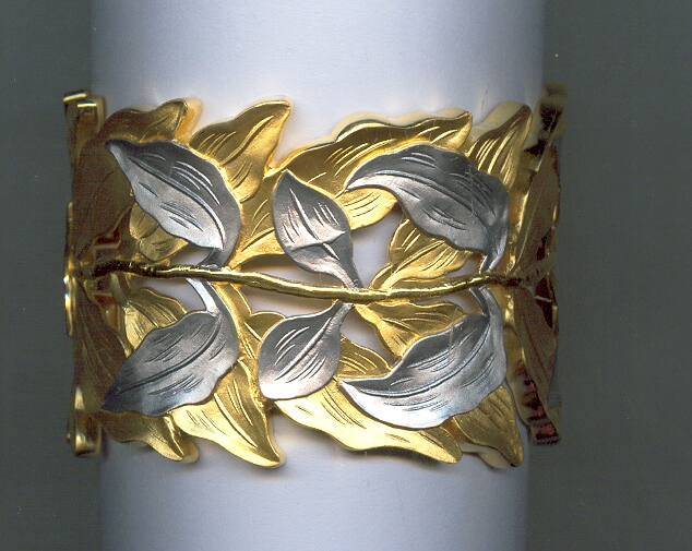 GOLD BANGLE DESIGNER EXCLUSIVE