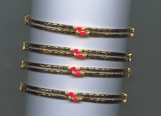 GOLD BANGLE DESIGNER EXCLUSIVE