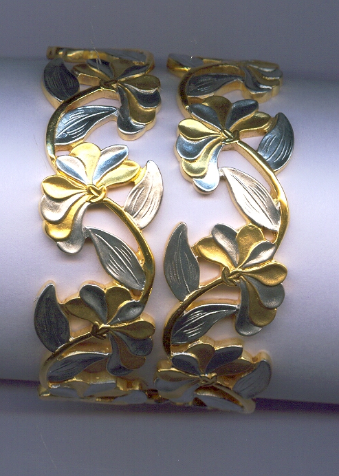 GOLD BANGLE DESIGNER EXCLUSIVE