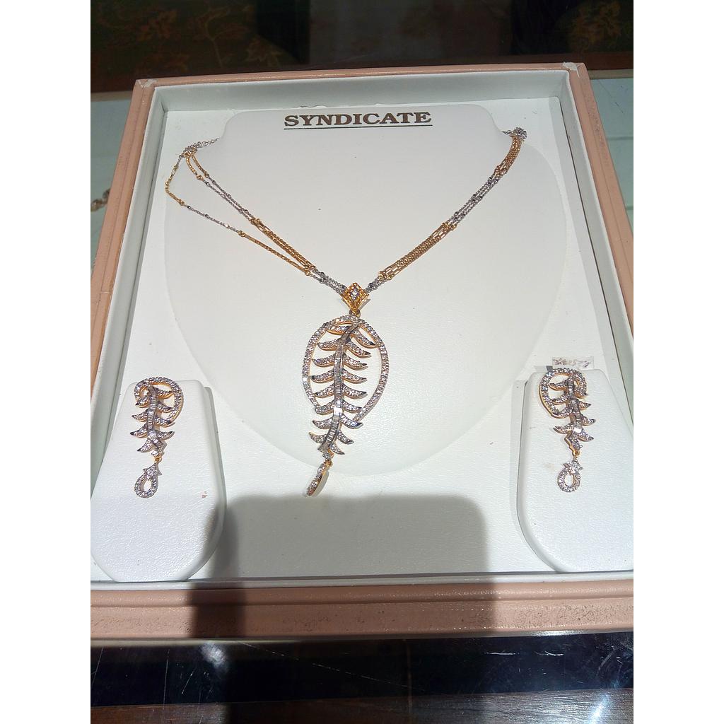 DIAMOND HALF SET PENDENT
