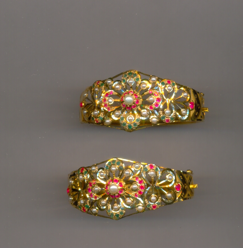 GOLD BANGLE PLAIN EXCLUSIVE