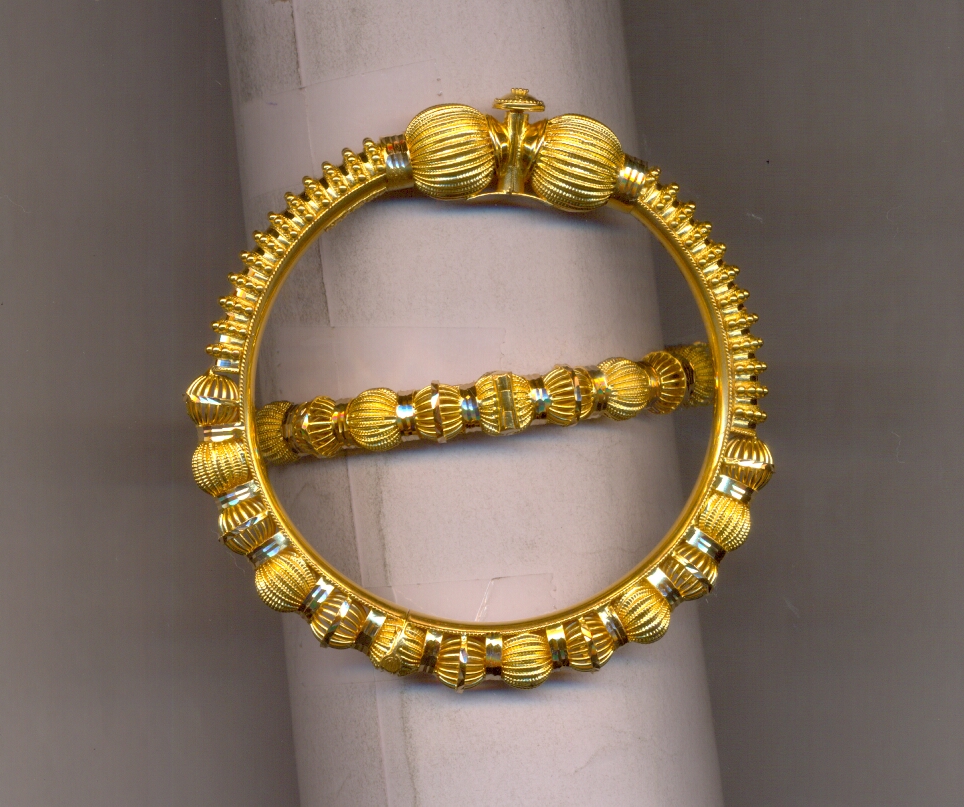 GOLD BANGLE PLAIN EXCLUSIVE