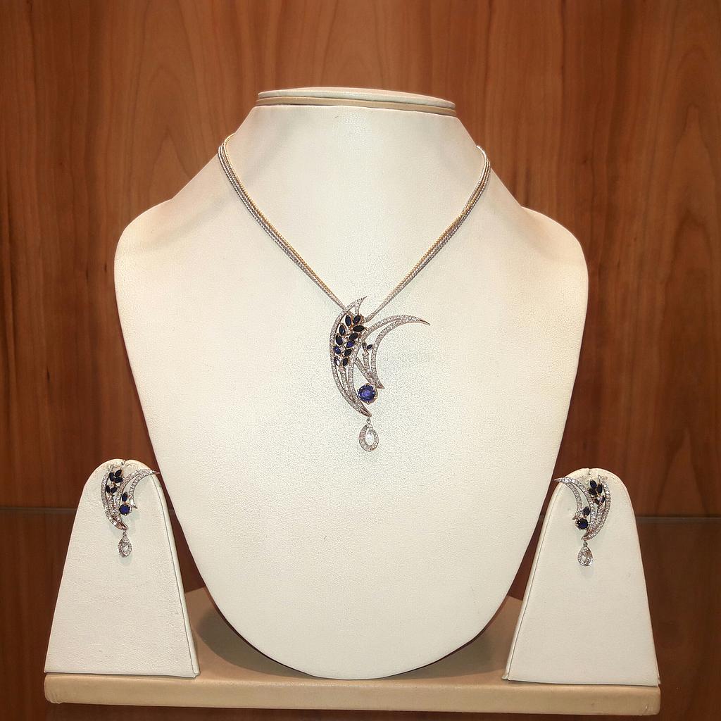 DIAMOND HALF SET PENDENT FANCY