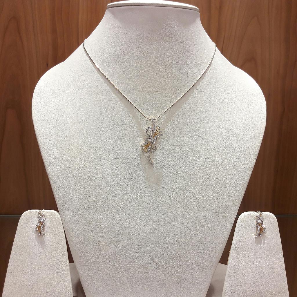 DIAMOND HALF SET PENDENT FANCY