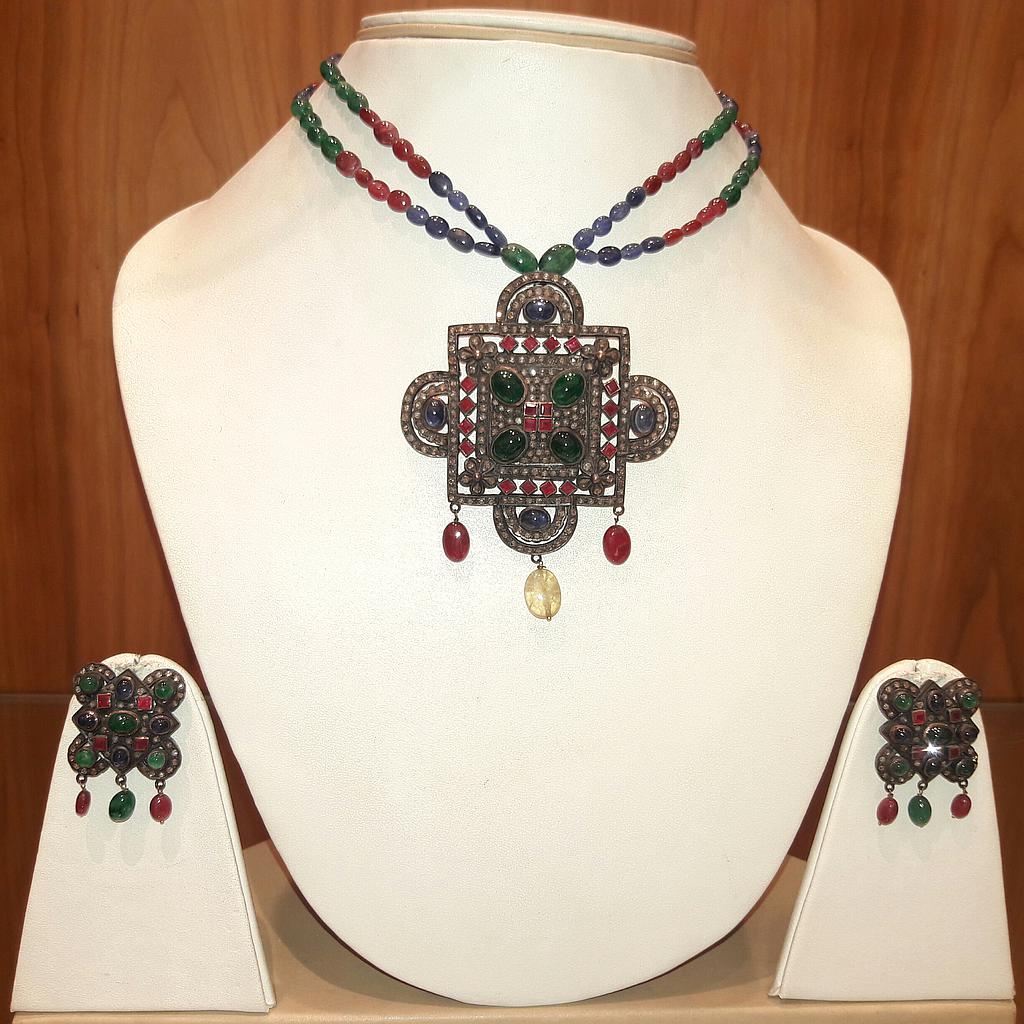 DIAMOND HALF SET PENDENT FANCY