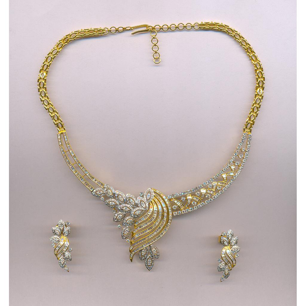 DIAMOND HALF SET PENDENT