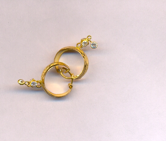 GOLD EARRING