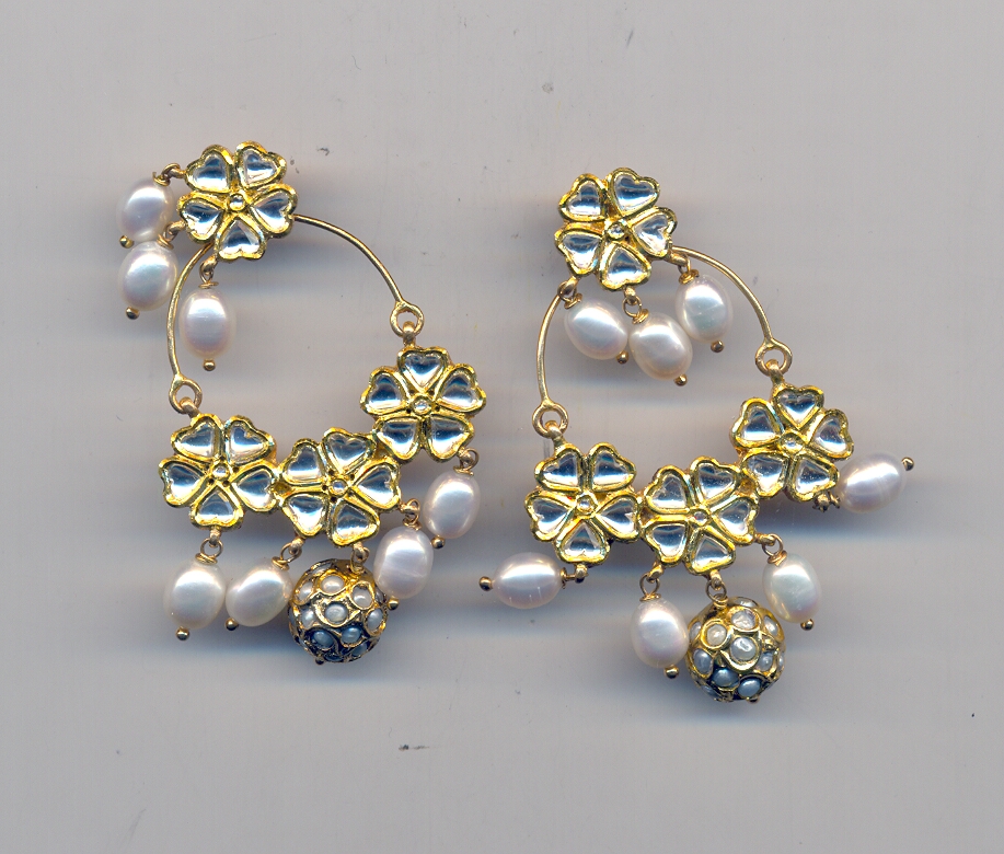 GOLD EARRING