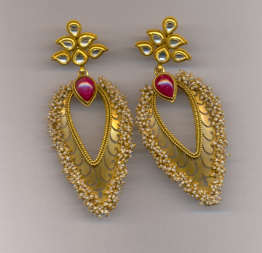 GOLD EARRING DESIGNER EXCLUSIVE