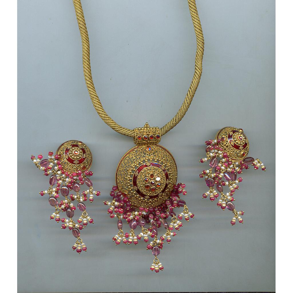 GOLD HALF SET PENDENT ANTIQUE EXCLUSIVE