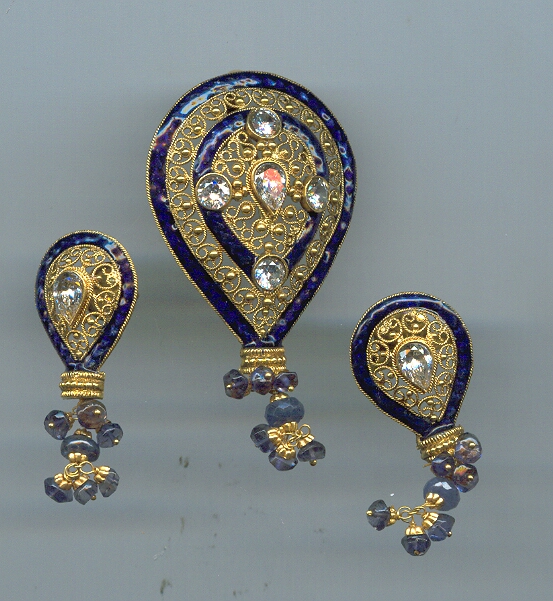 GOLD HALF SET PENDENT ANTIQUE EXCLUSIVE