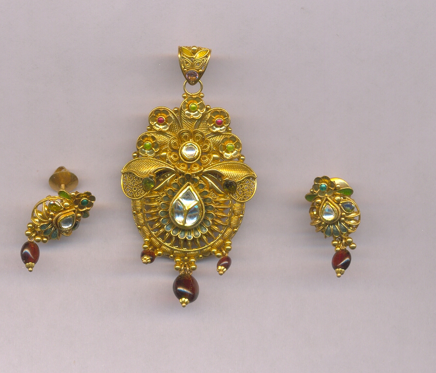 GOLD HALF SET PENDENT ANTIQUE EXCLUSIVE