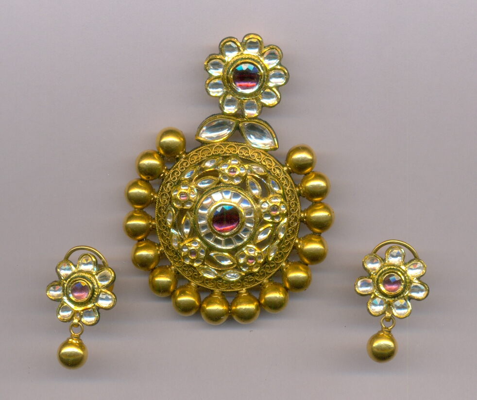 GOLD HALF SET PENDENT ANTIQUE EXCLUSIVE