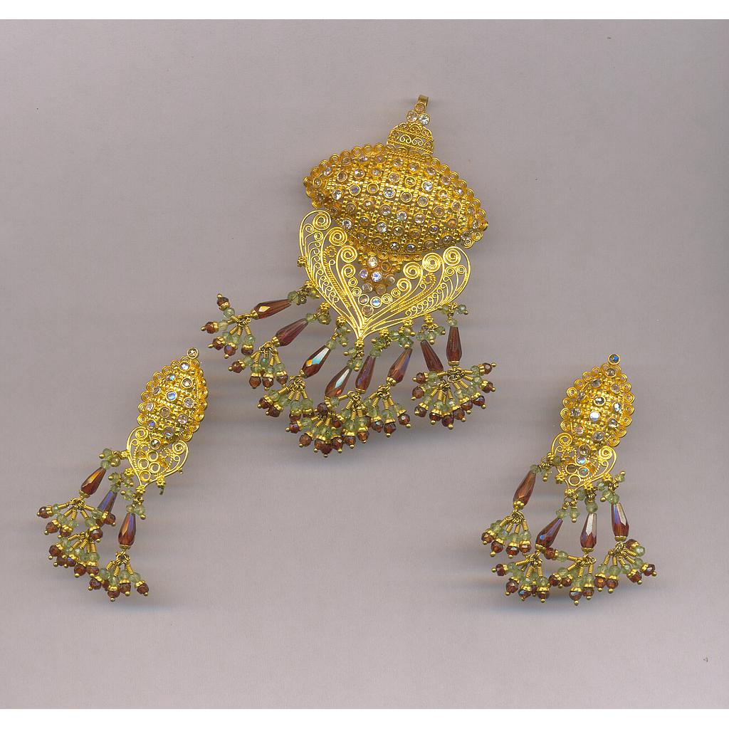 GOLD HALF SET PENDENT ANTIQUE FANCY