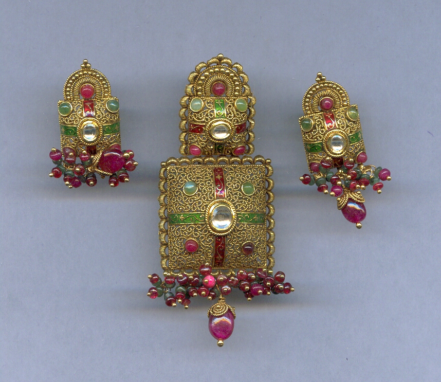 GOLD HALF SET PENDENT ANTIQUE GENERAL