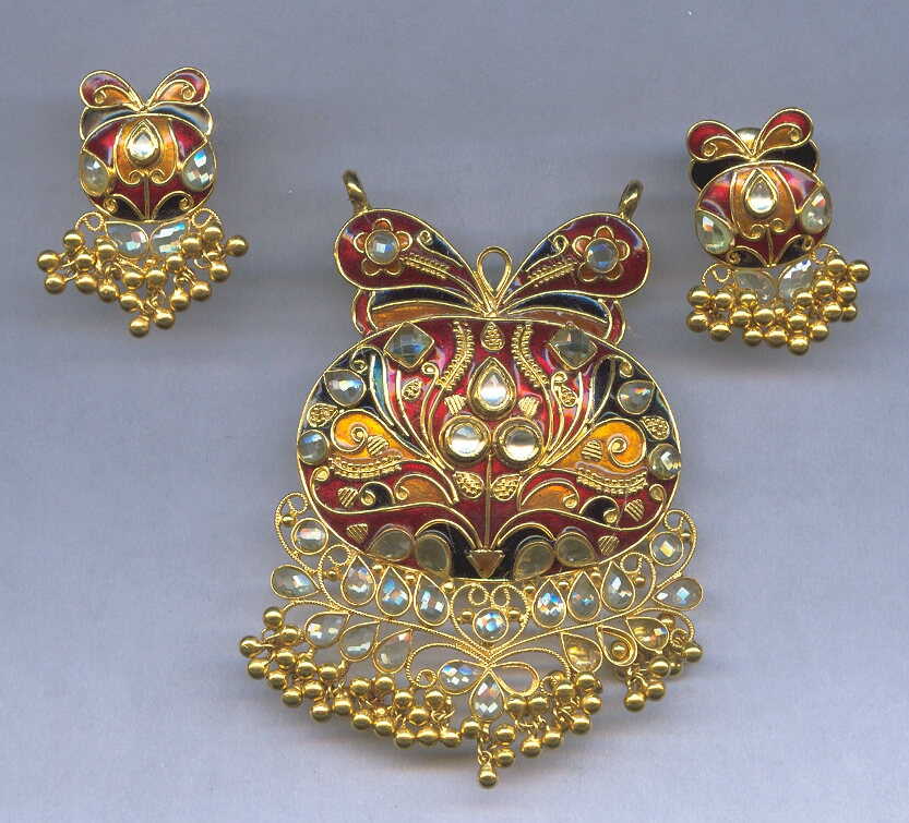 GOLD HALF SET PENDENT ANTIQUE GENERAL