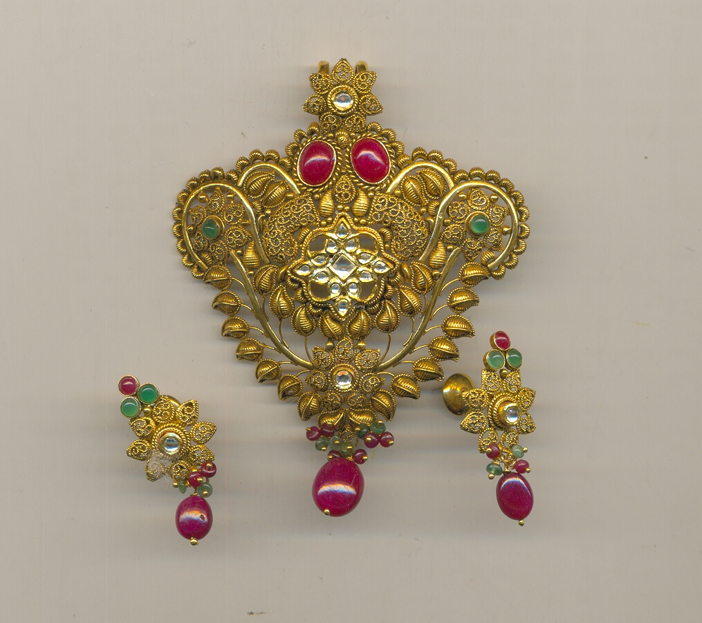 GOLD HALF SET PENDENT ANTIQUE GENERAL