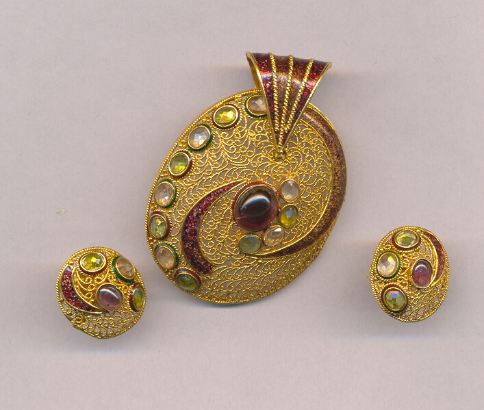 GOLD HALF SET PENDENT ANTIQUE GENERAL