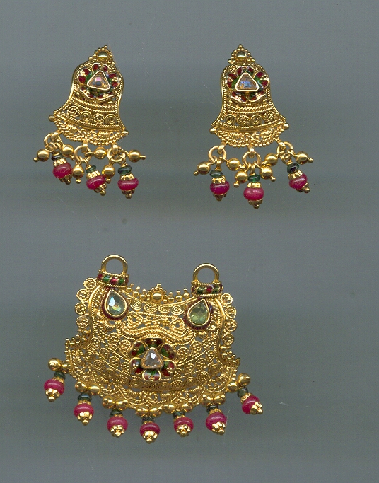 GOLD HALF SET PENDENT ANTIQUE GENERAL