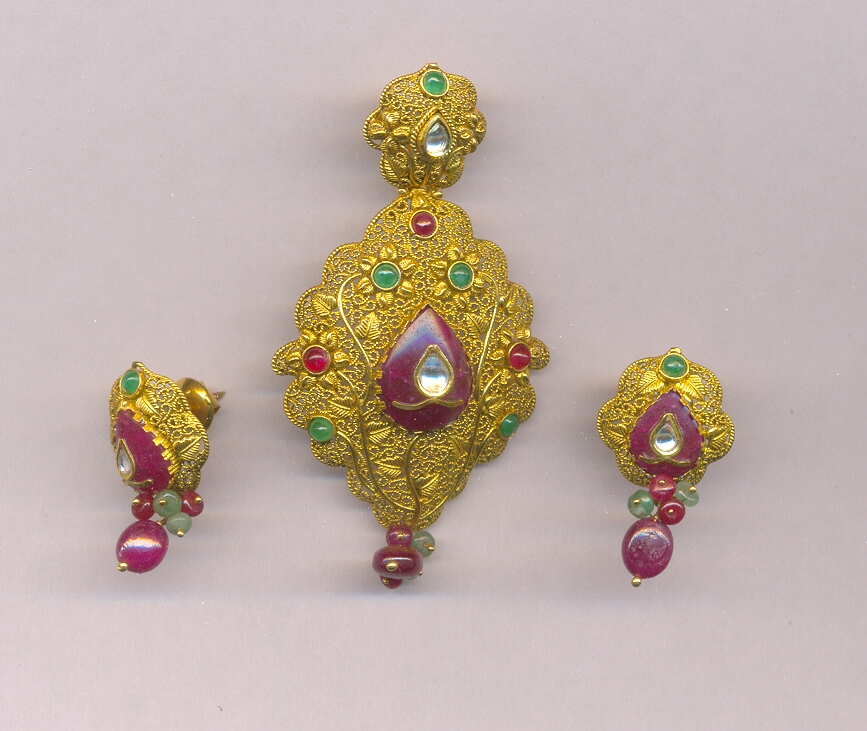 GOLD HALF SET PENDENT ANTIQUE GENERAL