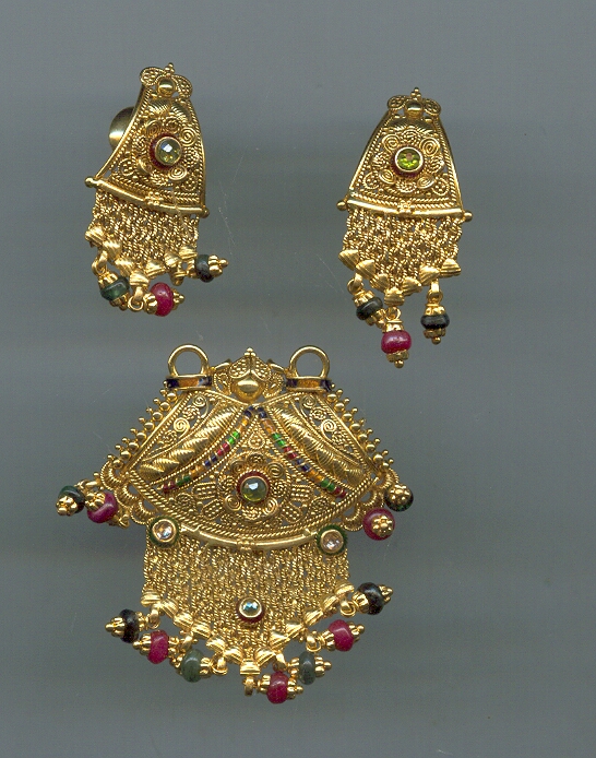 GOLD HALF SET PENDENT ANTIQUE GENERAL