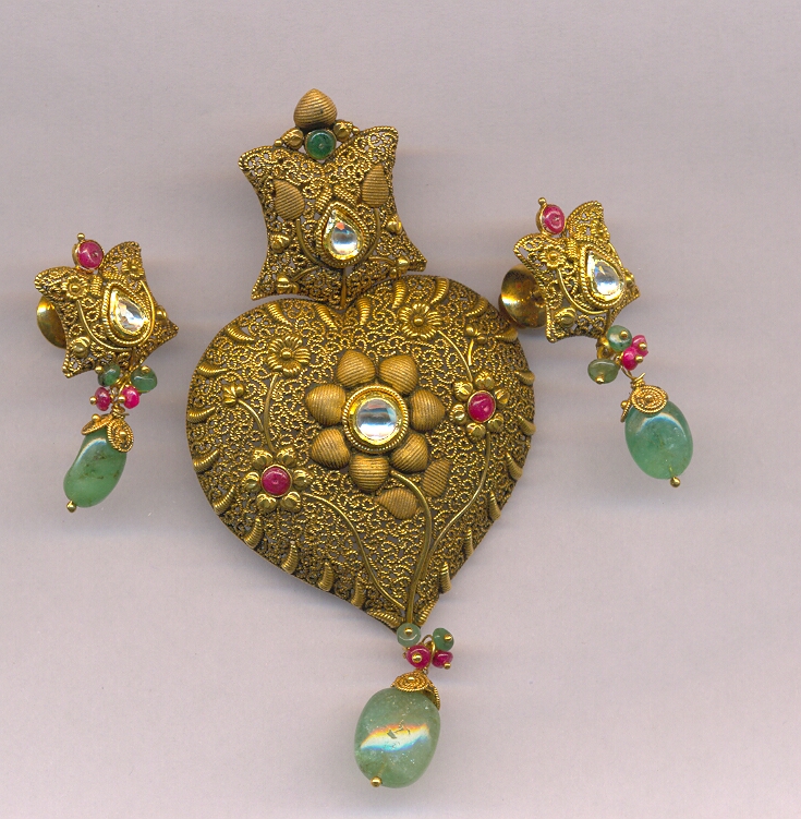GOLD HALF SET PENDENT ANTIQUE GENERAL