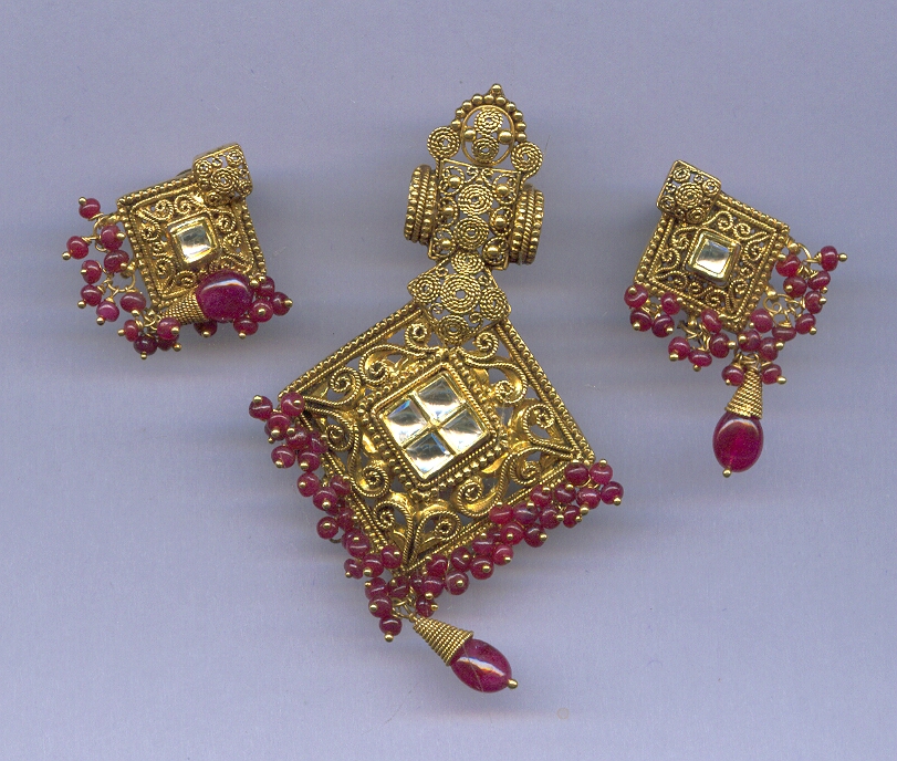 GOLD HALF SET PENDENT ANTIQUE GENERAL
