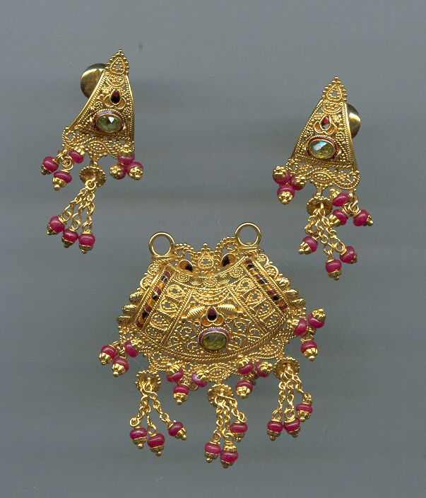 GOLD HALF SET PENDENT ANTIQUE GENERAL