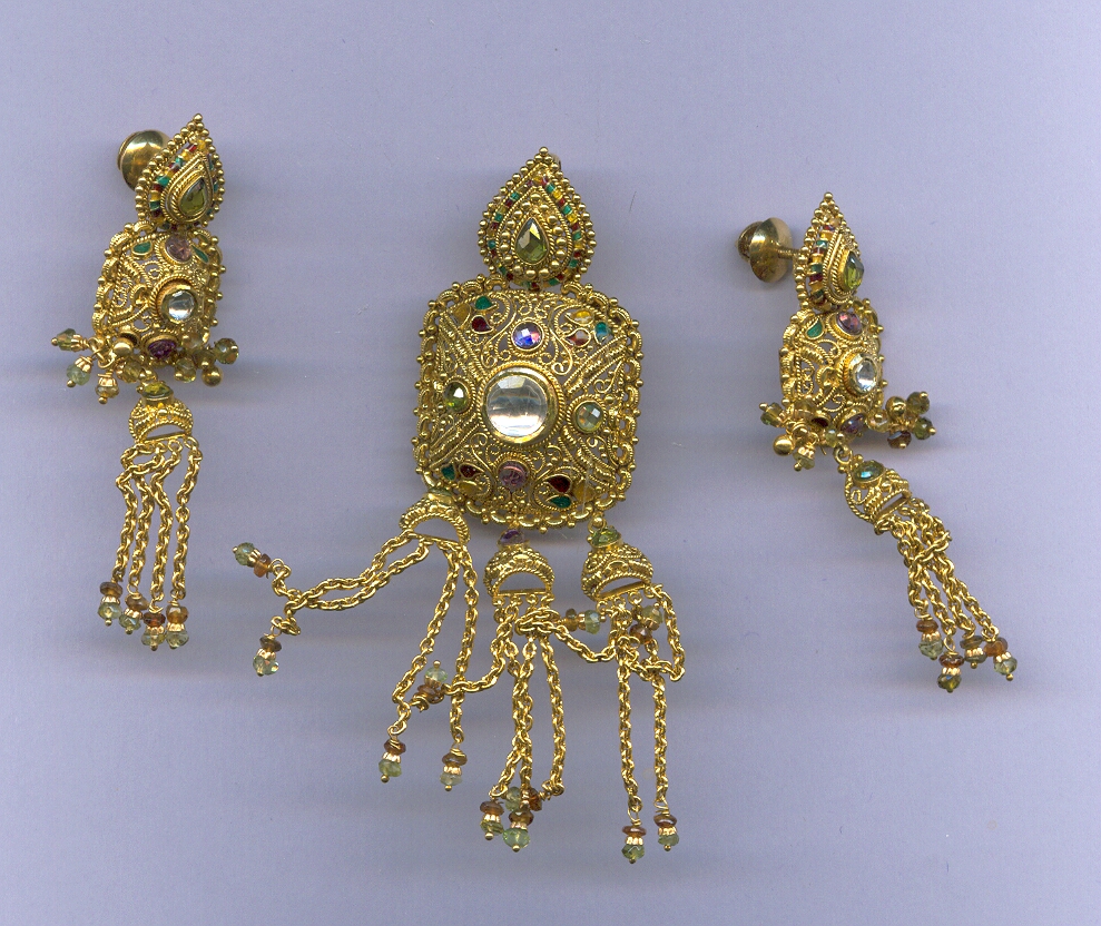 GOLD HALF SET PENDENT ANTIQUE GENERAL