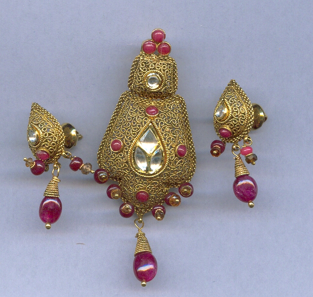 GOLD HALF SET PENDENT ANTIQUE GENERAL