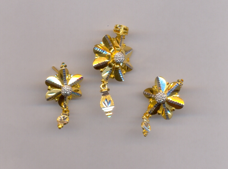 GOLD HALF SET PENDENT CASTING EXCLUSIVE