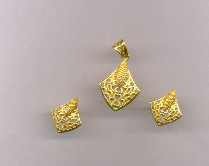 GOLD HALF SET PENDENT CASTING EXCLUSIVE