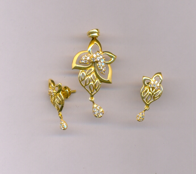 GOLD HALF SET PENDENT CASTING EXCLUSIVE