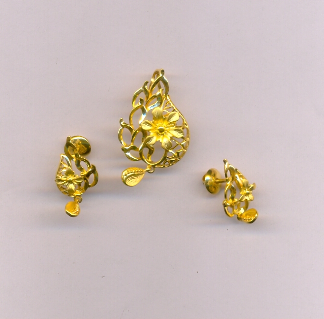 GOLD HALF SET PENDENT CASTING EXCLUSIVE