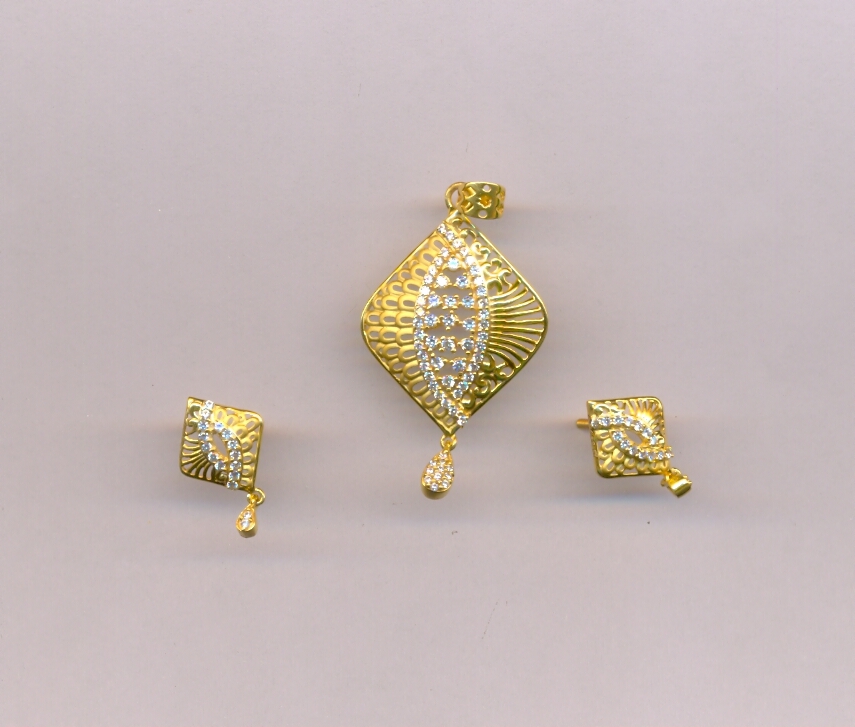 GOLD HALF SET PENDENT CASTING EXCLUSIVE