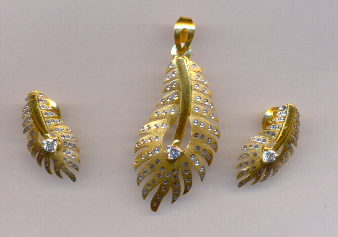 GOLD HALF SET PENDENT CASTING EXCLUSIVE