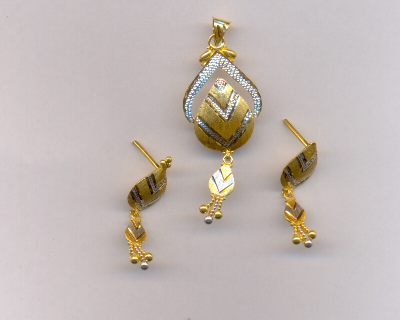 GOLD HALF SET PENDENT CASTING EXCLUSIVE