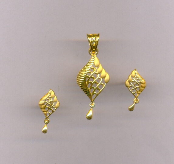 GOLD HALF SET PENDENT CASTING EXCLUSIVE