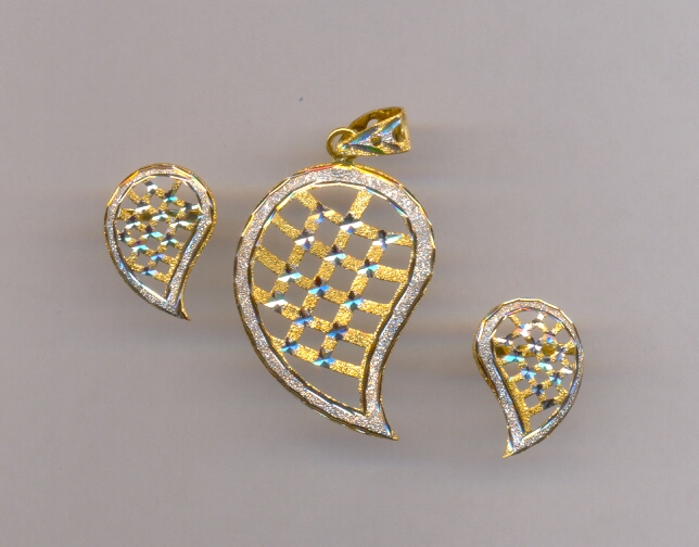GOLD HALF SET PENDENT CASTING EXCLUSIVE